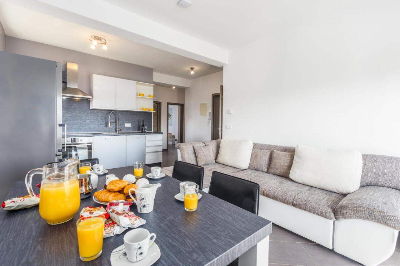 Apartment Vita'1 *