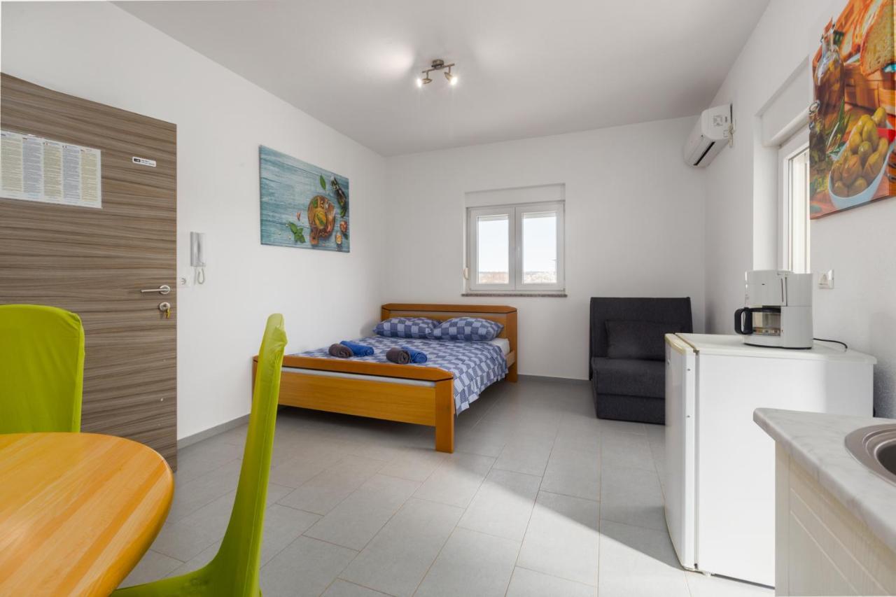 Apartment Vita'1 *