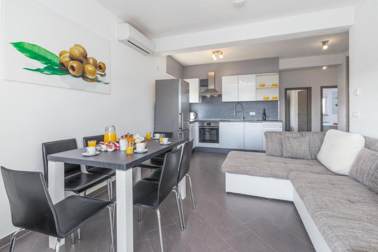 Apartment Vita'1 *